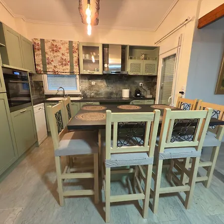 Loftelia Escape - Between Delphi And Galaxidi Ιτέα