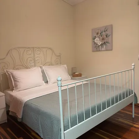 Loftelia Escape - Between Delphi And Galaxidi