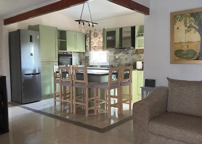 Loftelia Escape - Between Delphi And Galaxidi * Itea