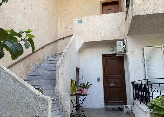 Loftelia Escape - Between Delphi And Galaxidi Itea